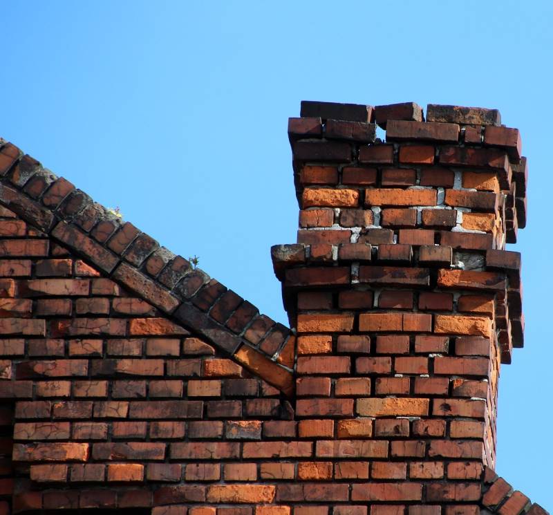 Signs Your Kingston Home Needs a Chimney Inspection Damaged chimney on an Kingston home showing cracks and missing mortar